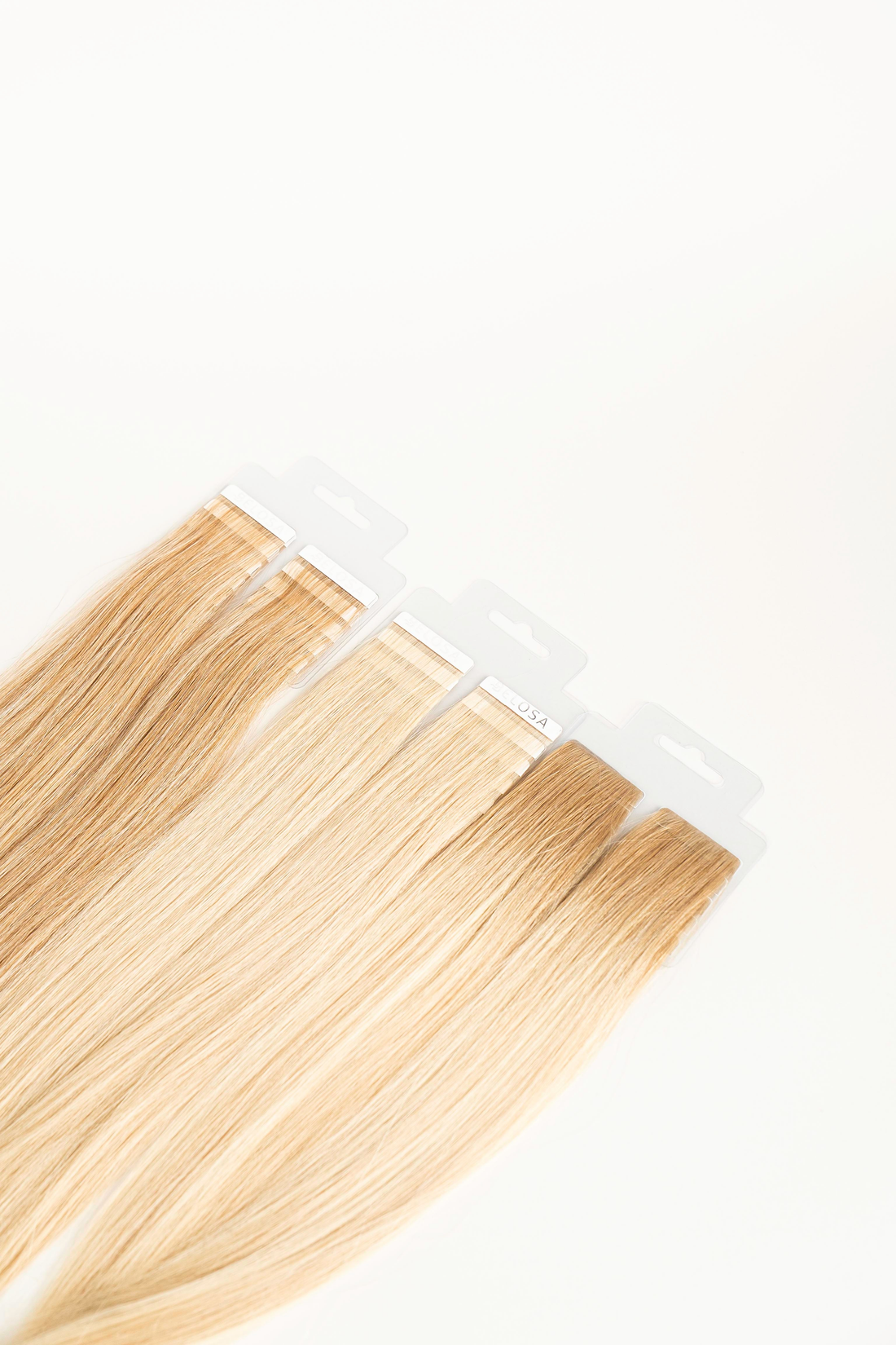 Natūralių plaukų sruogos su lipdukais